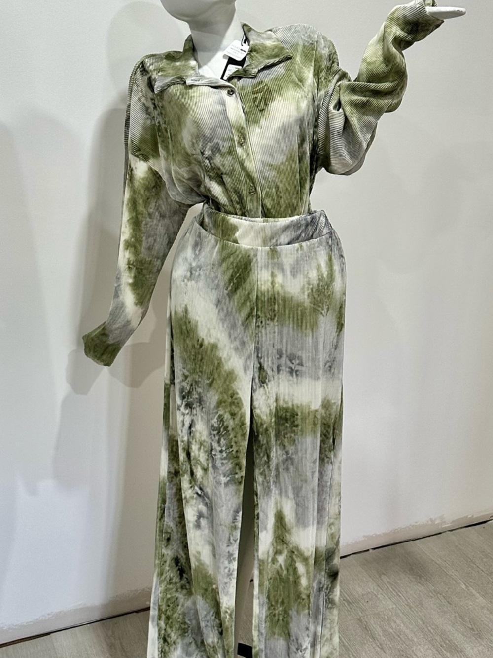 Olive & White Tie-Dye 2pc Velvet Lounge Set